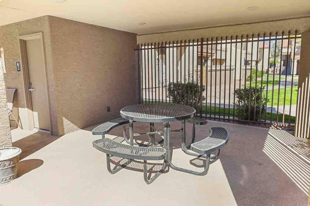 The Cool Cactus Condo With Pool And Jacuzzi تيمبي المظهر الخارجي الصورة