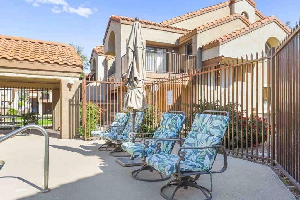 The Cool Cactus Condo With Pool And Jacuzzi تيمبي المظهر الخارجي الصورة