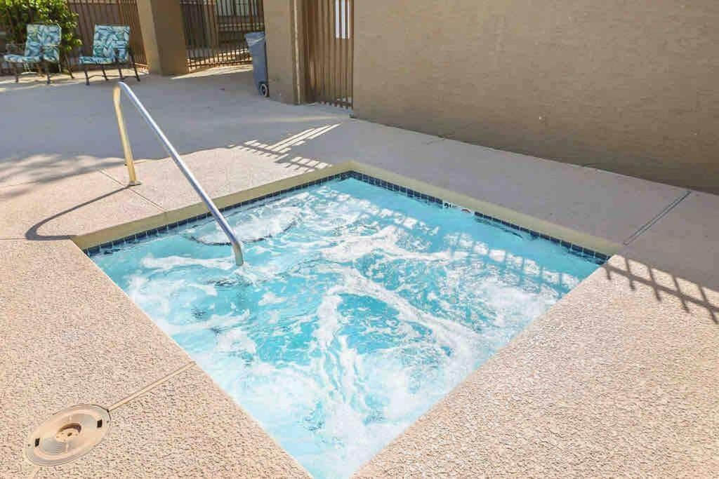 The Cool Cactus Condo With Pool And Jacuzzi تيمبي المظهر الخارجي الصورة