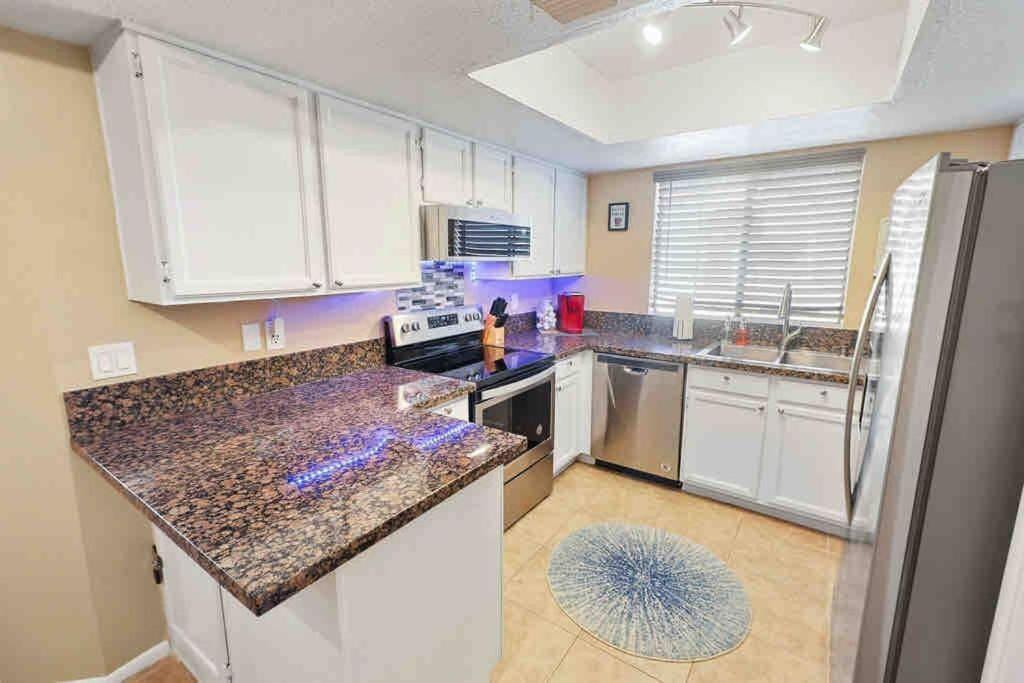 The Cool Cactus Condo With Pool And Jacuzzi تيمبي المظهر الخارجي الصورة