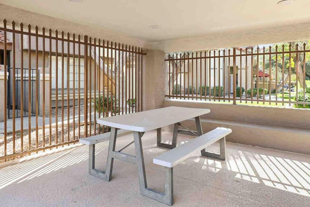 The Cool Cactus Condo With Pool And Jacuzzi تيمبي المظهر الخارجي الصورة